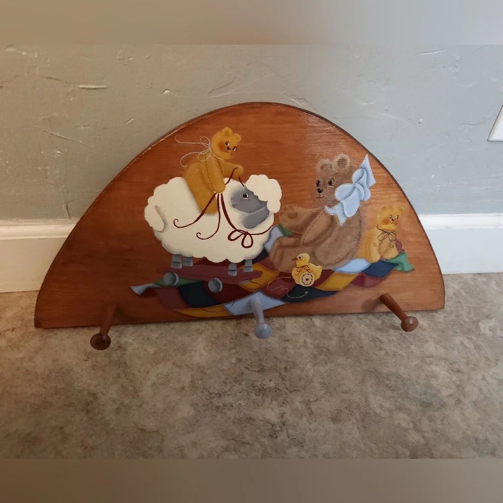 🐻🐤🐑Vintage Wooden Plaque With Hooks